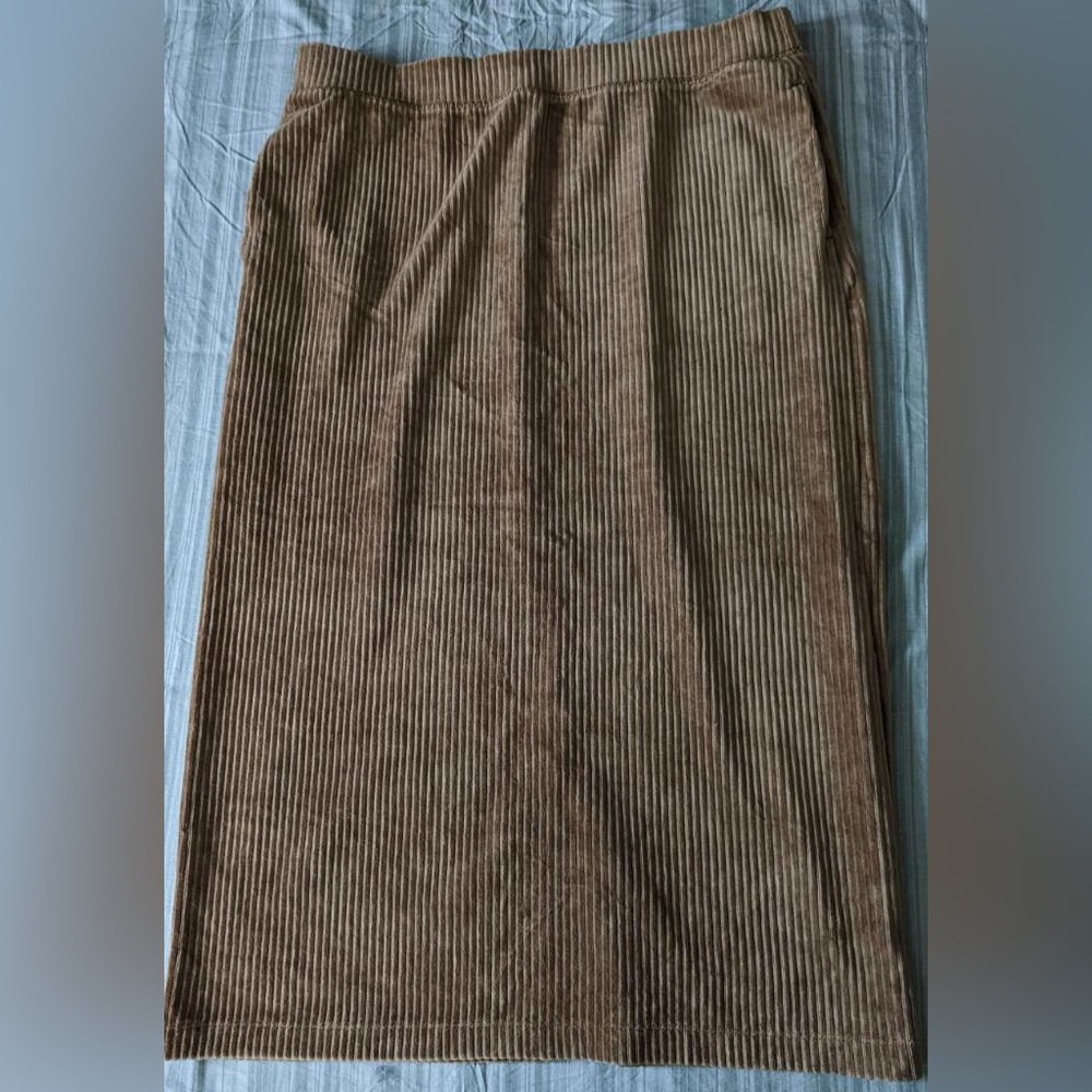 Uniqlo Women’s XXL corduroy skirt with pockets